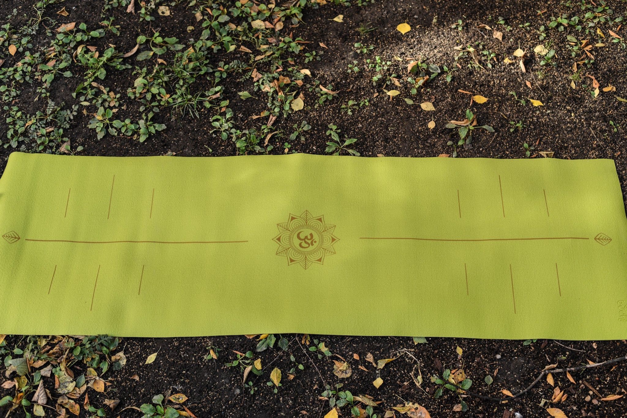 Йога-коврик с разметкой для точного выравнивания асан